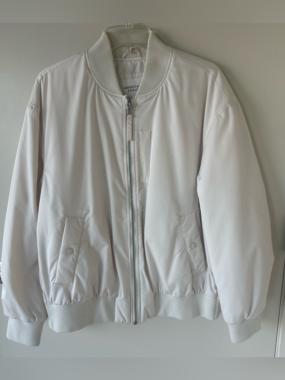 NWOT Men’s Medium White American Eagle Outfitters Bomber Jacket